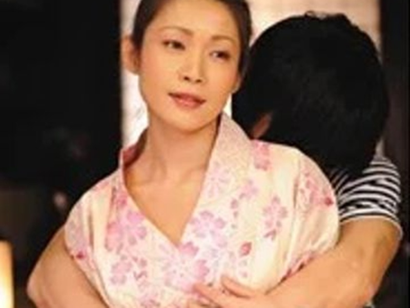 【夏の日の恋】『お願いだ、真希おばさんを抱きたいんだ』憧れの叔母との濃厚なセックスが忘れられない…