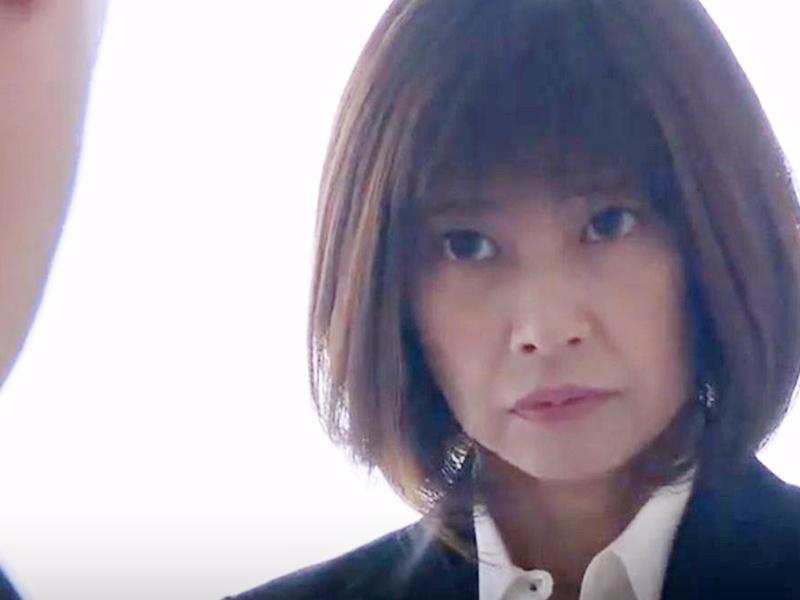 【もちづきる美】『あなたが欲しくて、頭から離れなくて…』女上司がむさぼるように若い部下を襲う！仕事中の情事
