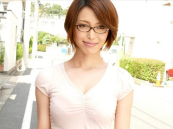 【NTR】引っ越し先で近所付き合いがうまくいかなくなり・・悩んだ末に豊満ボディで誘惑して妻がいる夫と寝取られSEX＜君島みお＞