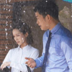 【人妻NTR】突然の大雨で会社の上司とホテルに泊まることに・・パンチラ×無防備な姿に誘惑されて寝取られSEX！＜小島みなみ＞