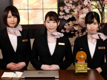 【巨乳】ホテルに宿泊するとスーツ姿の女性からのサービスが・・デカパイ×美人のパイズリにチ◯ポは限界で勃起が止まらない！