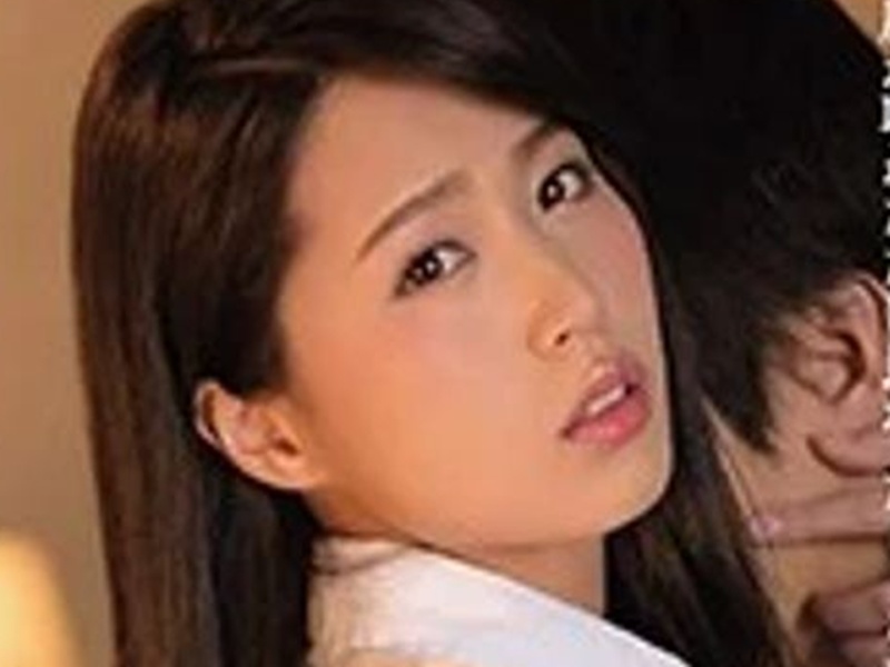 【人妻OL】『いいのよ、私がなんとかするわ』女上司が出張先でボクのミスをフォロー！相部屋でボクの股間もフォロー