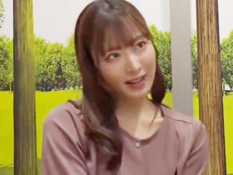 【人妻淫乱エステ】『もっと潮吹きしますよね』このきれいな奥様が、がに股でマ◯コいじられ、股間から噴出させるなんて