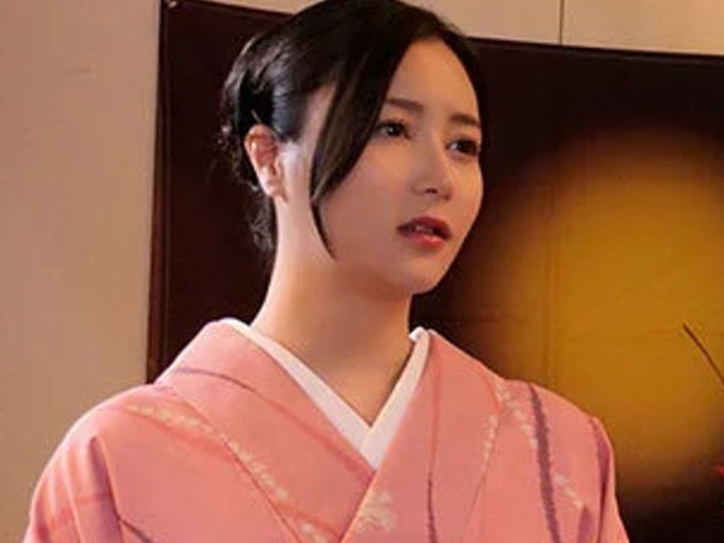 【旅館の美人女将】『お客さん、もうかんべんして…』オヤジたちが強制濃厚接待を要求！人妻が朝までイキまくる