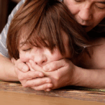 【近親相姦レイプ】「まさか親父が妹を…？」制服姿のスレンダーエロロリ巨乳な女子校生の妹が寝取られセックス！宍戸里帆