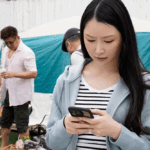 【人妻キャンプ】夜のテントで隣の男に見つめられ、酔った身体が疼き出すエロスレンダー巨尻な主婦の寝取られセックス■朝日りお