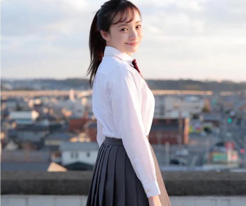 【女子校生】「またシよっか♡」このスレンダー美乳なOLは元セフレ、エロロリ女子高生時代は制服姿のまま…渚恋生