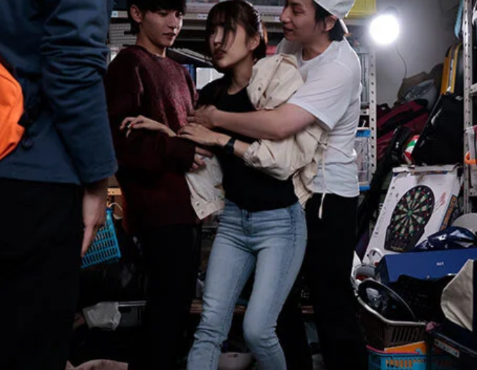 【レイプされるAD】『や、やめてください！』スレンダーでロリ巨乳なOLが会社の社員にエロい目で見られて犯される！新井リマ