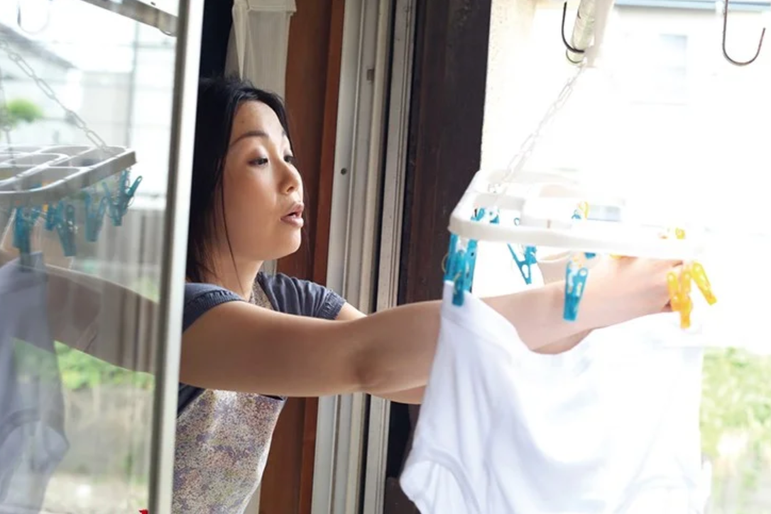 【ながえスタイル】~人妻レイプ~「寂しいわ…」自宅でこっそりオナニーするデカ尻なエロ主婦が来訪した業者に犯される！