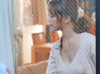 【熟女】配達先の綺麗な人妻が近所に住んでいることを知り・・無防備な姿が丸見えでドキドキと勃起が止まらない！＜小早川怜子＞