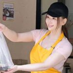 【巨乳シングルマザー】『まいどありがとう』デカ乳をブルルン揺らして、お弁当売る美人！だからボクは愛しちゃった