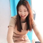 【はるかさん19歳】『こちらを揉みほぐしていきますね』美人美容学生が実習に挑む！男の股間を触りまくるいじりまくる