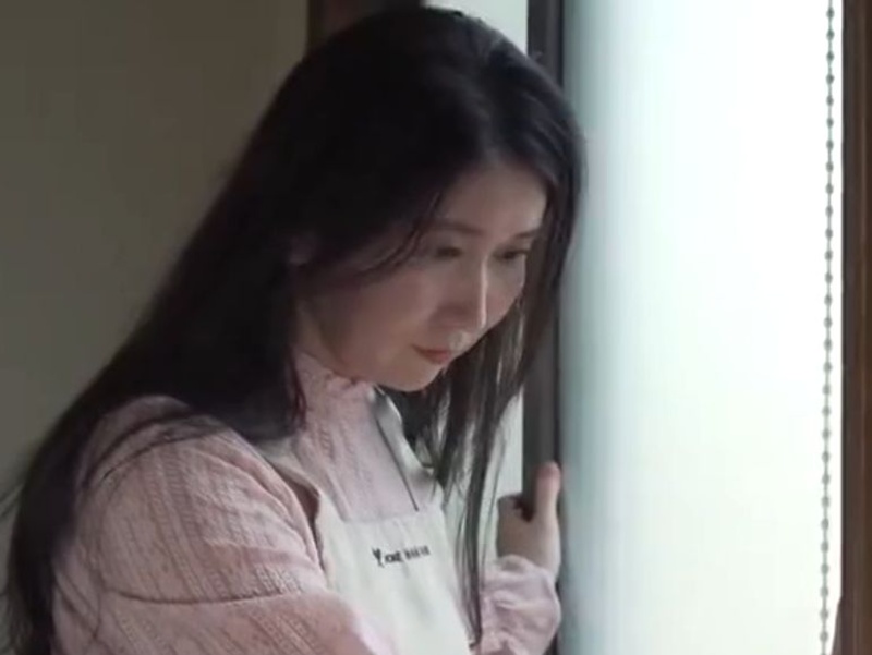 【NTR主婦】『あの人とシタイわ』この真面目そうな奥さんがおっぱいを揉まれたがっている！あの時の股間の感触が…