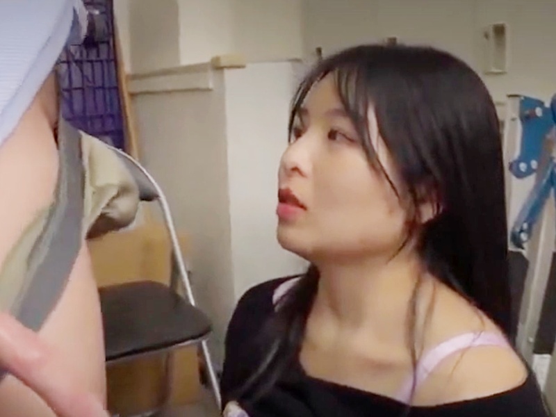 【猥褻アダルト動画】『奥さん、見逃してあげましょうか？』万引き現行犯を事務所に連れてきて、ヤラシイことしまくる