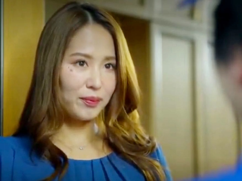 【人妻不倫】『うちで休憩していかない？』馴染みの配達員を部屋に誘い、チ◯ポをしゃぶる不貞妻！もっと欲しいから…