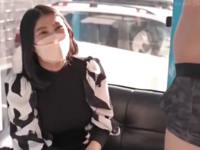 【素人AV挑戦】『オナニーいつもヤッてます』テンション高めのせなさん(35)MM号ですることは？外が見えてて恥ずかしー