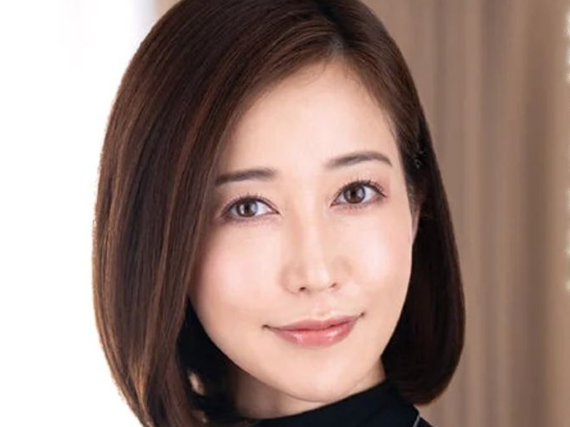 【篠田ゆう】『ずっとしたかったのよ。嬉しいわ』友達の母親はボクの初恋の人！欲求不満の人妻を満足させてあげる