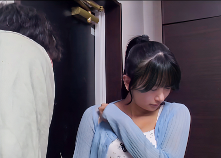 【近親相姦】「風俗行ったら妹が働いてた！」エロ貧乳なロリ顔なイモウトがお金のために兄にスケベな性サービス！