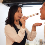 【熟妻の不倫】「女だってヤりたいの...」スレンダーエロ美乳なおばさん主婦が年下男性の部屋の鍵で忍び込み…吉澤友貴