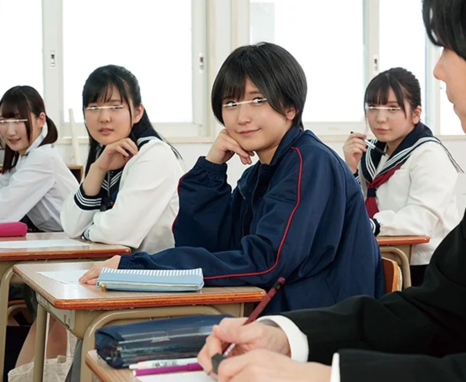 【ラッキースケベ】「この学校5人しかいないの？」制服姿のエロロリ美少女JKに囲まれた男子生徒のハーレムスケベ生活！