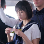 【ＪＫ痴漢】「え…先生…何してるんですか…」通学中にエロロリ制服美少女の体を弄るのは汚らしい中年の教員で…兒玉七海