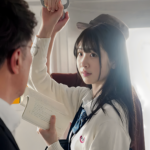 【痴漢される女子校生】「この痴漢…ウチの教員じゃ…！？」電車内で高校生の女子生徒の体を触るエロ親父■白上咲花