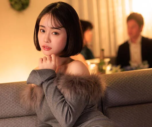 【MINAMO】「まじで可愛すぎるー」「あの巨乳の破壊力ｗ」男性客を魅力するラウンジ嬢がスケベ中出しセックス！