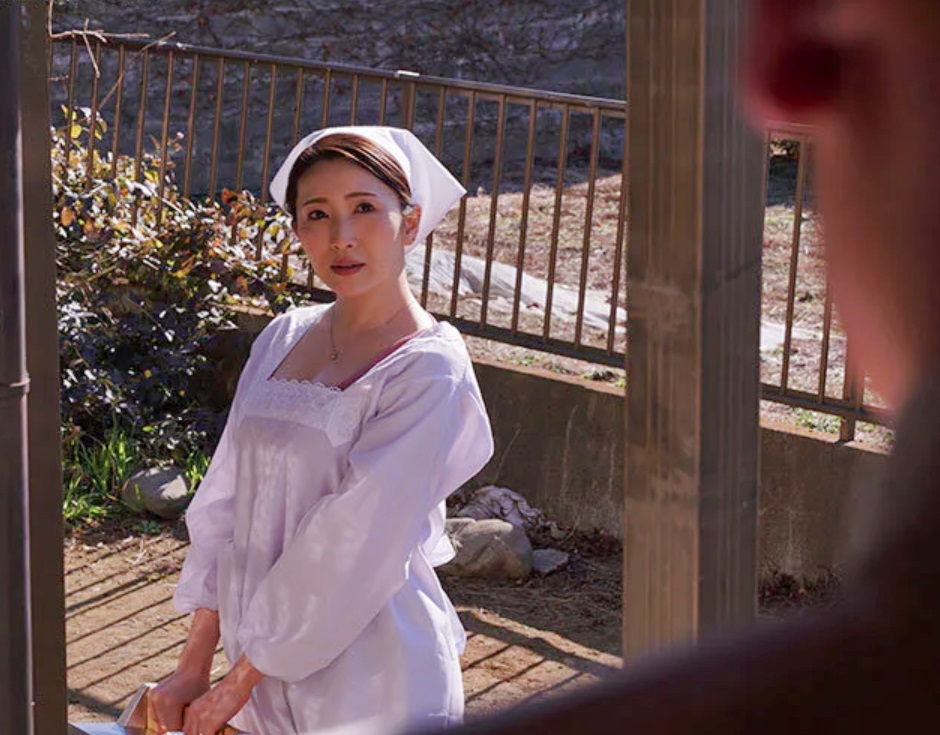 『10年目の浮気』「旦那は私を女と見てないし…」スレンダーエロ巨尻なおばさん主婦は吉村さんと不倫するように…妃ひかり