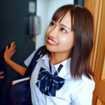 【女子校生】「家まで来ちゃった♡」制服姿のスレンダーエロ美乳なロリ顔美少女JKが教員の家でスク水中出しセックス！蓮見天