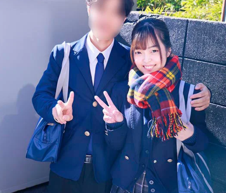 【MM号】「彼女のマ●ンコ当てゲーム！」制服姿のエロロリスレンダー美乳な美少女JKがマジックミラー号に乗りますが…