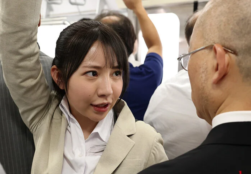 【ながえスタイル】~痴漢行為の犯人は…~「あ、おはようございます部長♪」元気なOLが電車内で男に触られますが…流川莉央