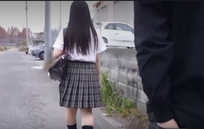【女子校生レイプ】「ミニスカ履いてるんだから誘ってんだろ？ｗ」通学途中のエロ制服スレンダー美少女ＪＫが犯される！