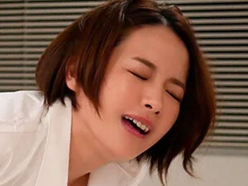 【人妻OL】『あっ部長、いけませんわ』お尻の穴を舐められ感じてしまう私！またオフィスセックスでイッてしまう私