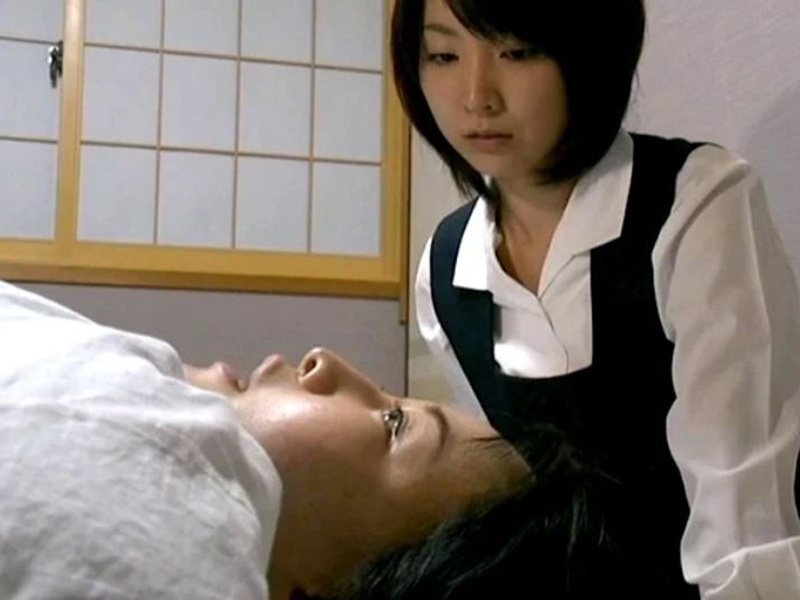 【ヘンリー塚本】『あの男に抱かれてね』娘をダンナにやらせる病気の母！デカチン見せられ、セックスしたくなった娘