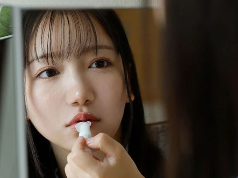 【新人OL】『キモいペニスが欲しい』上司がリップに媚薬を仕込む！知らないうちに淫乱に変えられた、私のカラダ…