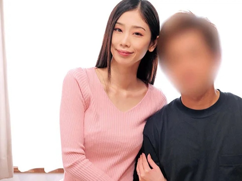 【奥さん欲情】『大きなオ◯ンポね』ヌード撮影で他人棒を見せられ、人妻が大興奮！夫の前なのにセックスしたいわ