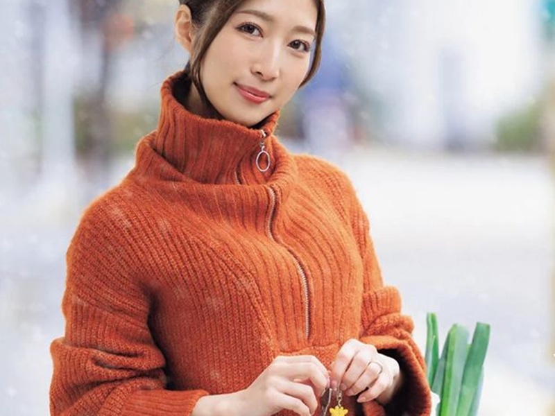 【貧乳・人妻】『今から行くわね』合鍵渡され、若い男の部屋に行く美熟女！一緒にご飯食べて、その後はセックスよ…