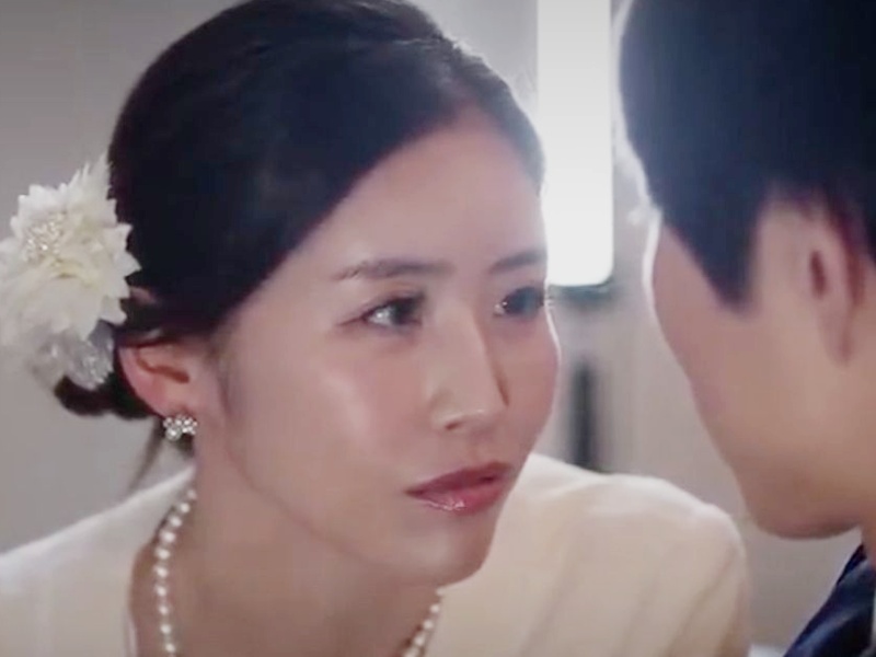 【熟女】『ずっと今日が来るのを待ってたの』美しい義母はボクの筆下ろしを望んでた！キスしてそしてセックスを…