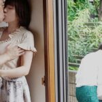 【爆乳Ｊカップ】『奥さん、そこにいるけどいいの？』寝取られセックスを誘われて、舐めてしゃぶって不倫して