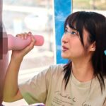 【マジックミラー号】『えっ、こんなに大きかったんだ』マジックミラー越しに外が見えるなか、フル勃起のデカチンに大興奮美女