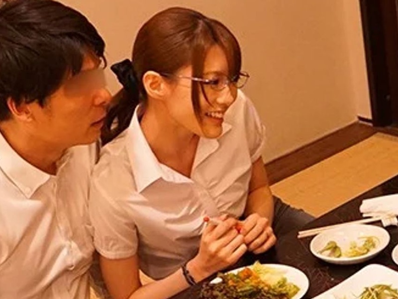 【相沢みなみ】『出張先相部屋NTR』打ち上げ飲み会で泥酔した女子社員を何度もイかせる！気がつけばおっぱい吸われてた