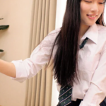 【女子校生】「え？おチ●ポを描くんですか？！」制服姿のエロロリ美少女JKにスケベなデッサンをお願いすると…