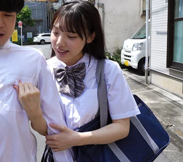 【女子校生】「私達仲良しデース♡」2人のスレンダーエロ美乳なロリ体型JKがマゾ男に痴女プレイ！松本いちか 白桃はな