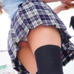 【女子校生】「いまパンツ見ようとしたでしょ！♡」制服姿のスレンダーエロ美乳なロリ美少女JKが教室で男子生徒を誘惑！