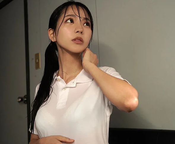 【女子校生】「あのマネージャー、下着透けてエロいな…」この可愛い娘は部活のお手伝いさん！雨で濡れて男子生徒を誘惑しちゃう