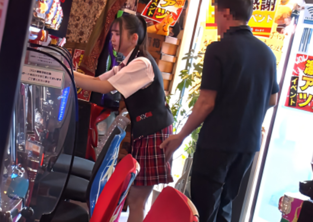 【痴漢レイプ】真面目そうな黒髪エロロリ美少女がパチ屋の店員だった！付け回して電車やホールで痴漢をして理性をぶっ壊す！