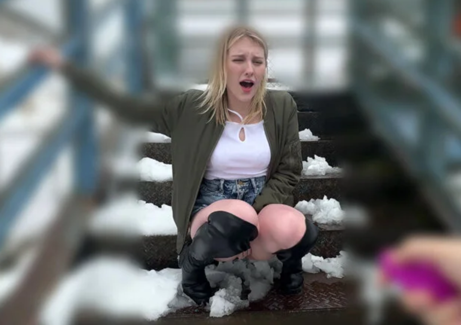 【リモバイお散歩】「すごくイイ…♡（訳）」金髪白人のエロ美乳美人が電マで感じてしまいデカチンをフェラしちゃう！