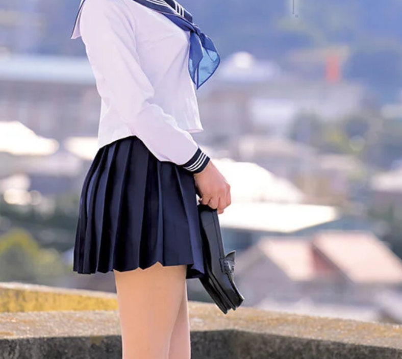 【女子校生】「飛び降りる前に…一度だけヤらせてくれませんか…？」ミニスカ制服の長身スレンダーロリ顔美少女JKが男の頼みを聞くと…