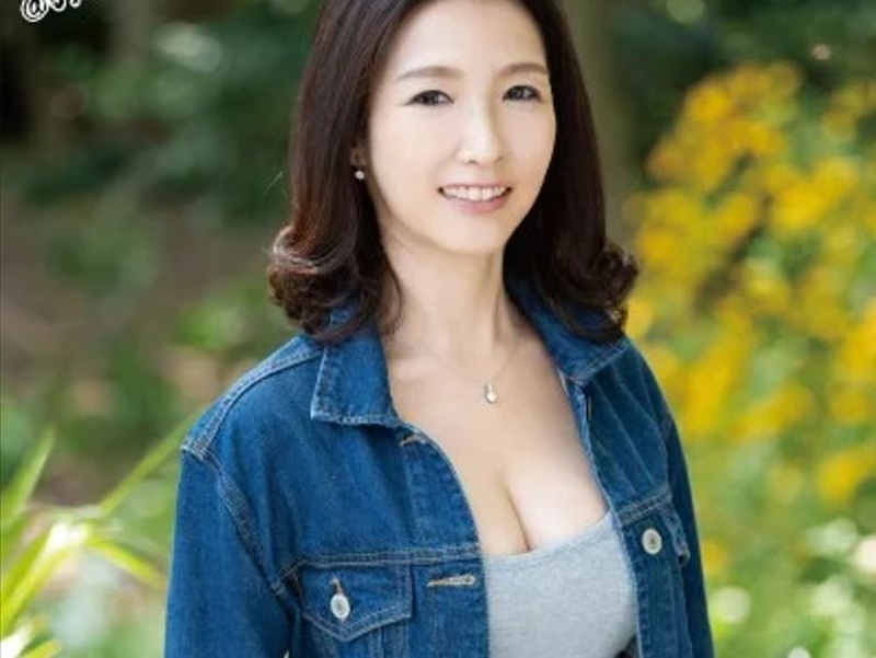 【4済】【初撮りの奥さん43歳】『ほんとに、初めてのAV出演ですか？』Gカップスレンダー美乳ボディが、ホンバンではハジケル