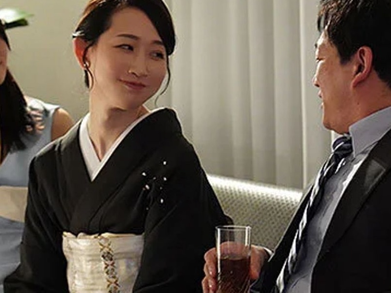 【高級クラブ】『このあと、シましょうね』美人ママが誘う淫靡な世界！和服姿の熟女にメロメロ、太客と汗と体液まみれ